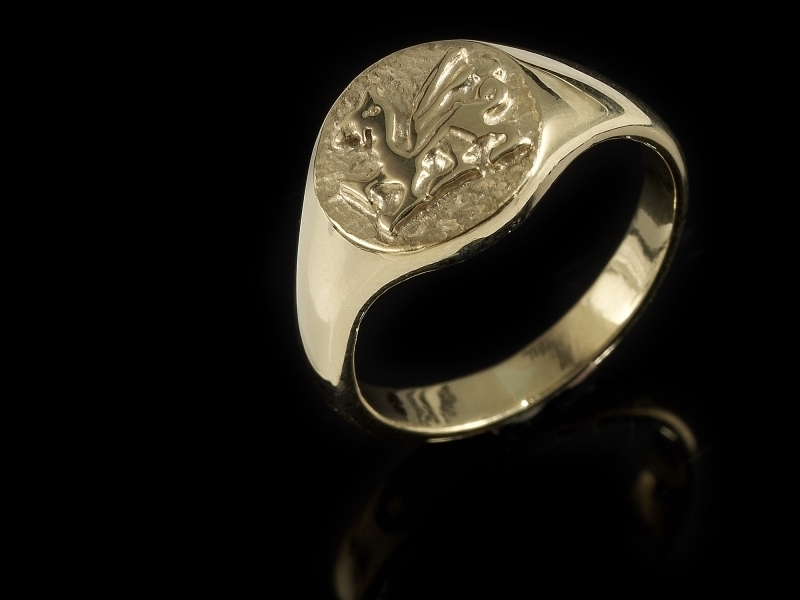 9ct Rhiannon Welsh Gold Dragon Signet Ring (W929r) | Rhiannon Jewellery